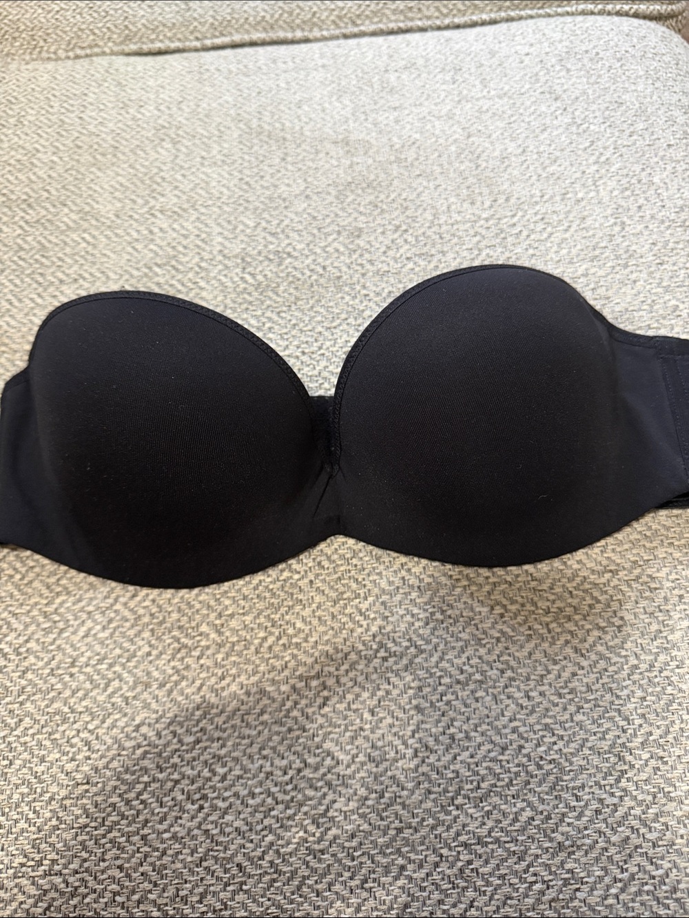 Le Mystere Black Strapless Smooth Molded Bra